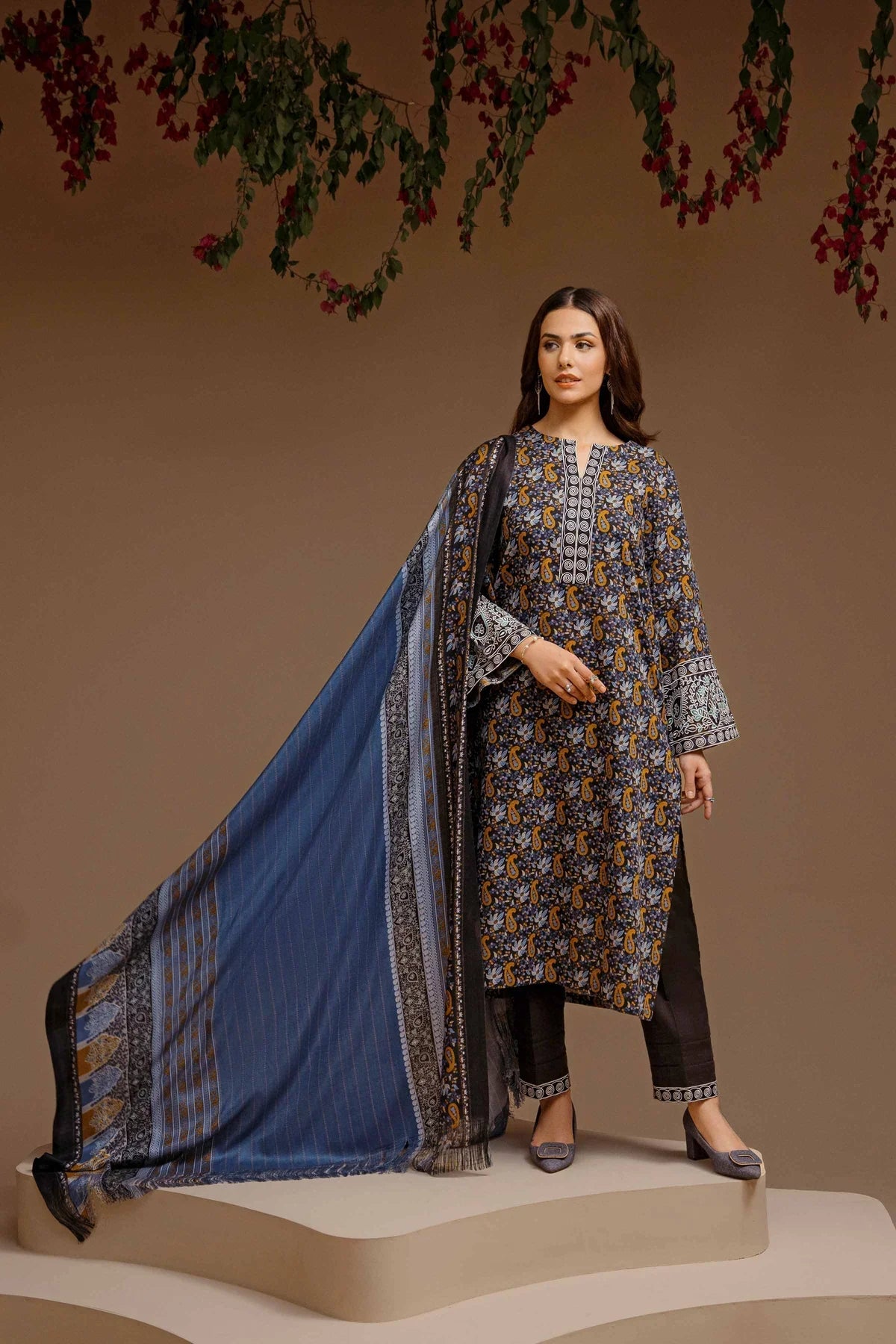 Nishat Linen – Blue Khaddar 3-Piece Stitched Suit