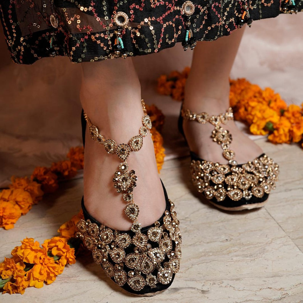 Handmade Bridal Kundan Khussa with Crystal Stones – Jutti