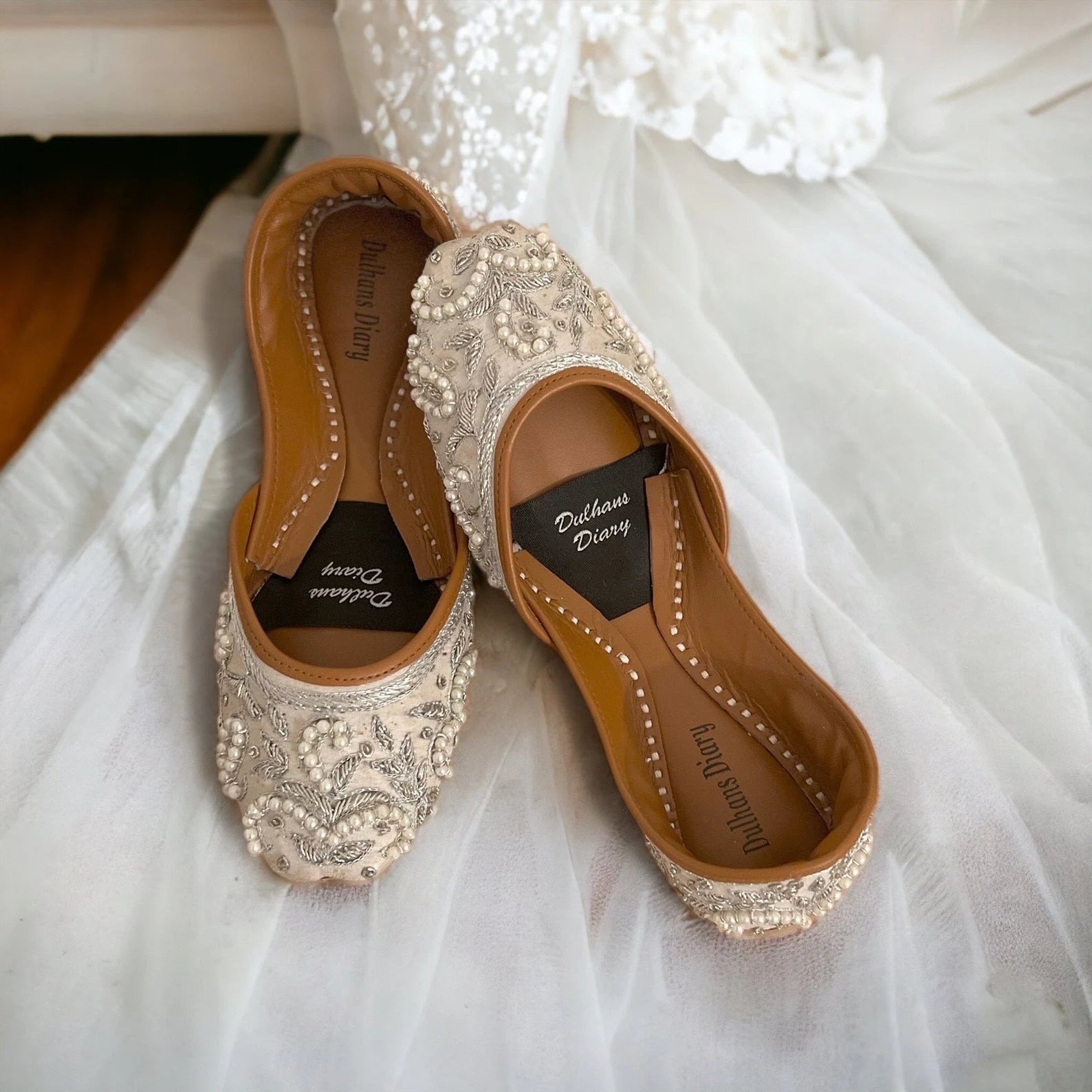 Ivory Bridal Khussa – Handcrafted Leather Wedding Jutti