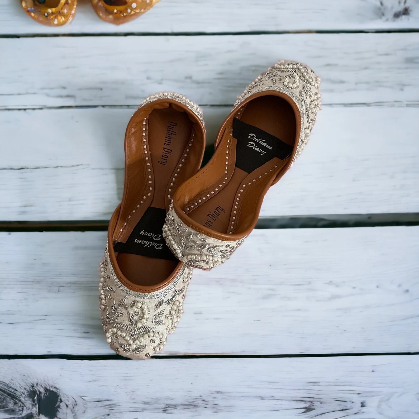 Ivory Bridal Khussa – Handcrafted Leather Wedding Jutti