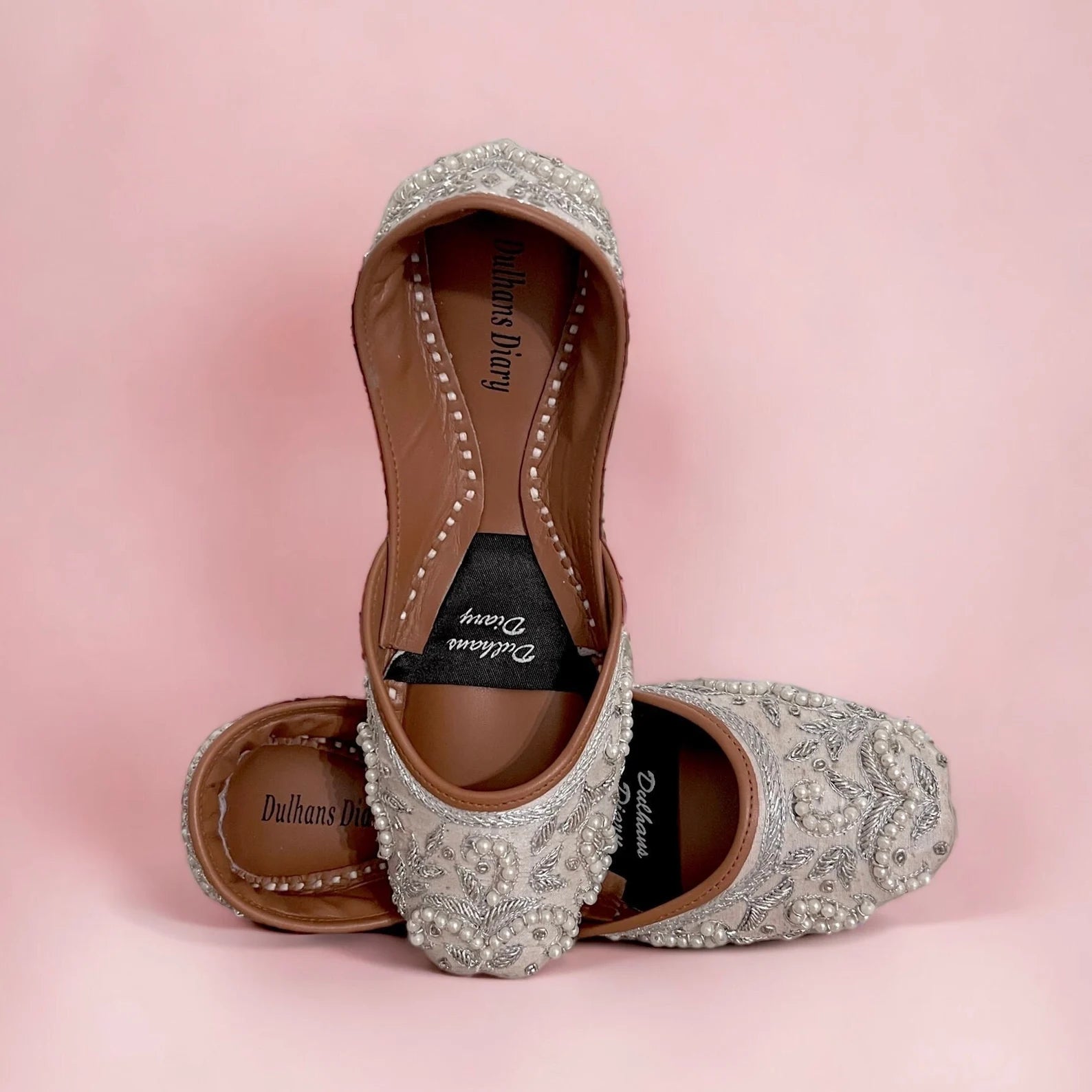 Ivory Bridal Khussa – Handcrafted Leather Wedding Jutti