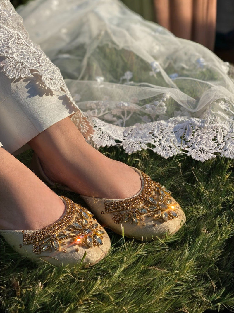 Maharani – Cream Jutti